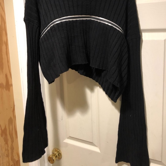 LF Cropped Sweater w/ Zipper - Picture 3 of 3